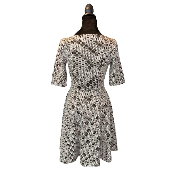 Boden Jacquarf Dress Size 6 Petite Black and White Patterned V-Neck 3/4 sleevel - Picture 4 of 10
